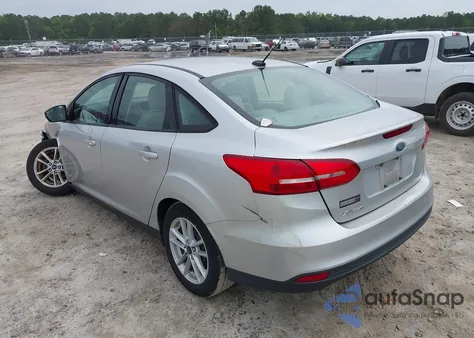 2017 Ford Focus Se z USA, uszkodzony, nr VIN 1FADP3F26HL251371